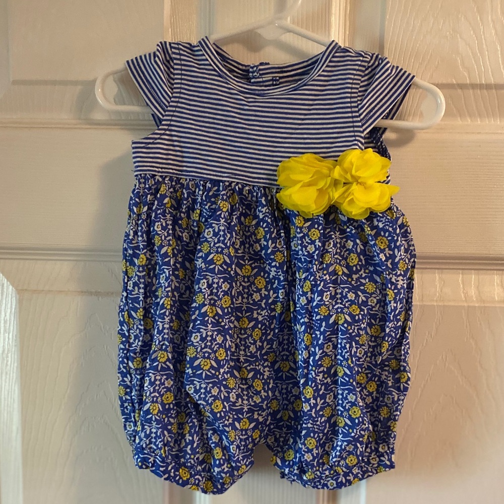 Carters baby outfit - 3Months